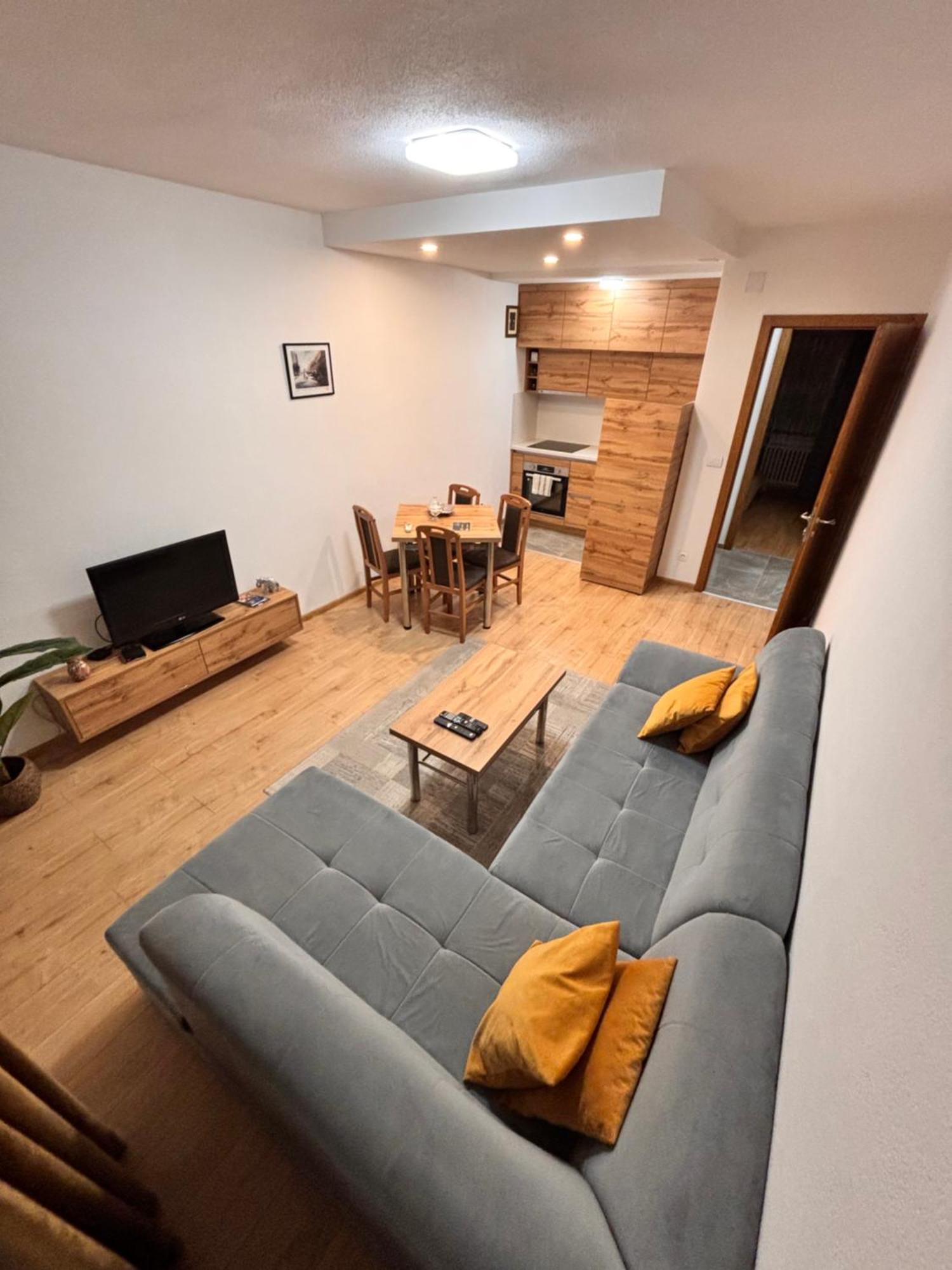 R-Residency Ll Daire Banyaluka Dış mekan fotoğraf
